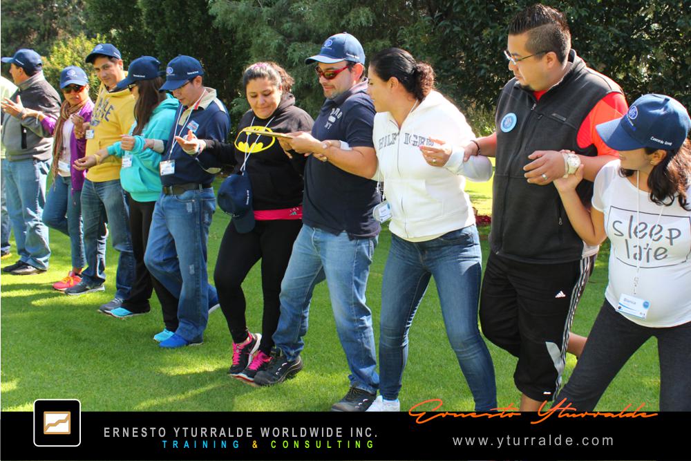 Team Building LATAM con experiencias outdoor e indoor que integran aprendizaje, colaboración y resultados