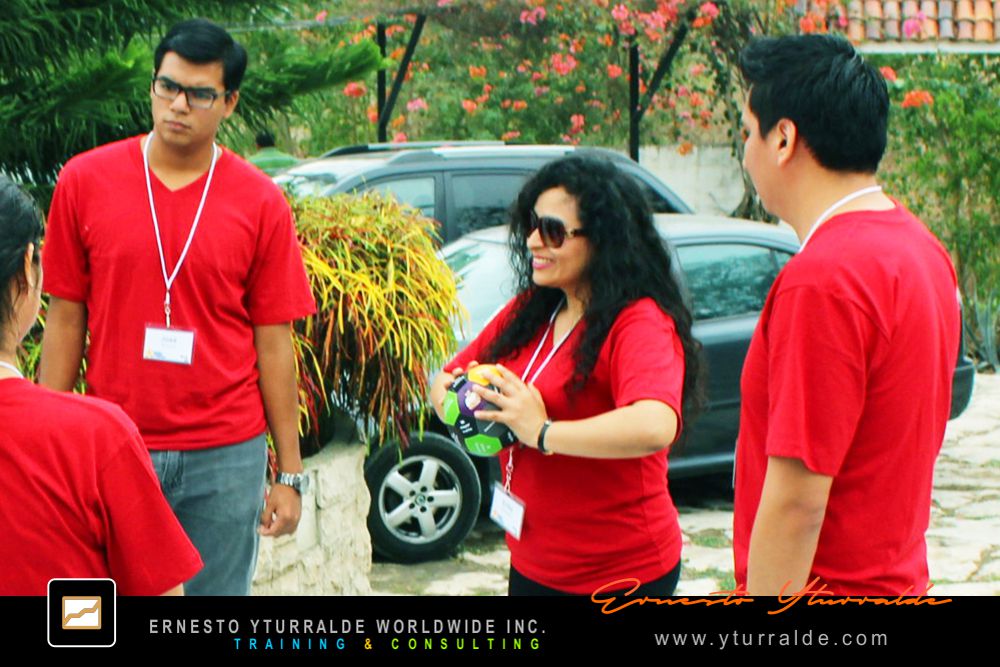 Team Building LATAM con talleres vivenciales enfocados en el aprendizaje y la cohesión