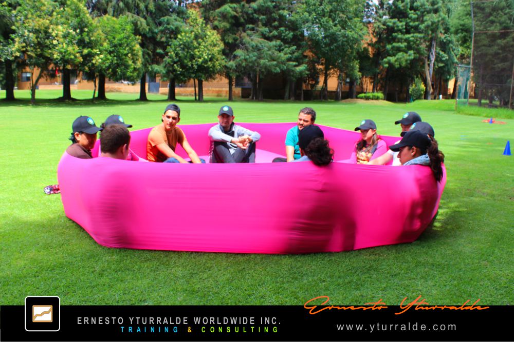 Talleres vivenciales de Team Building LATAM con dinámicas lúdicas de integración